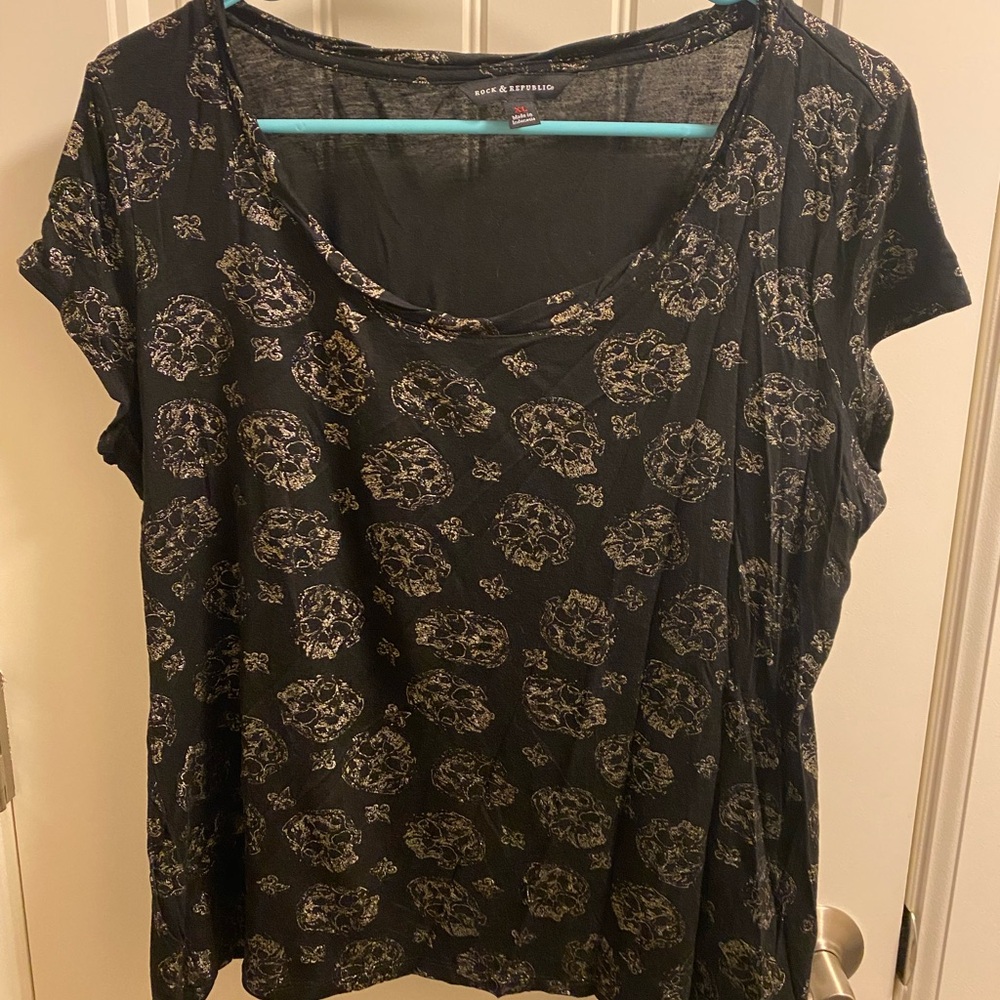 Rock & Republic XL Top Black Gold Skulls Short Sleeve Shirt X Large T-shirt